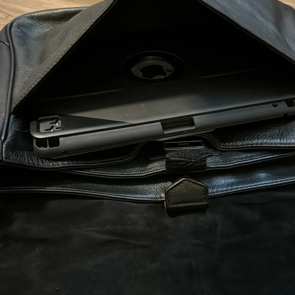 Cole Haan Pebbled Leather Large Messenger Black Organizer Adjustable Strap Bag